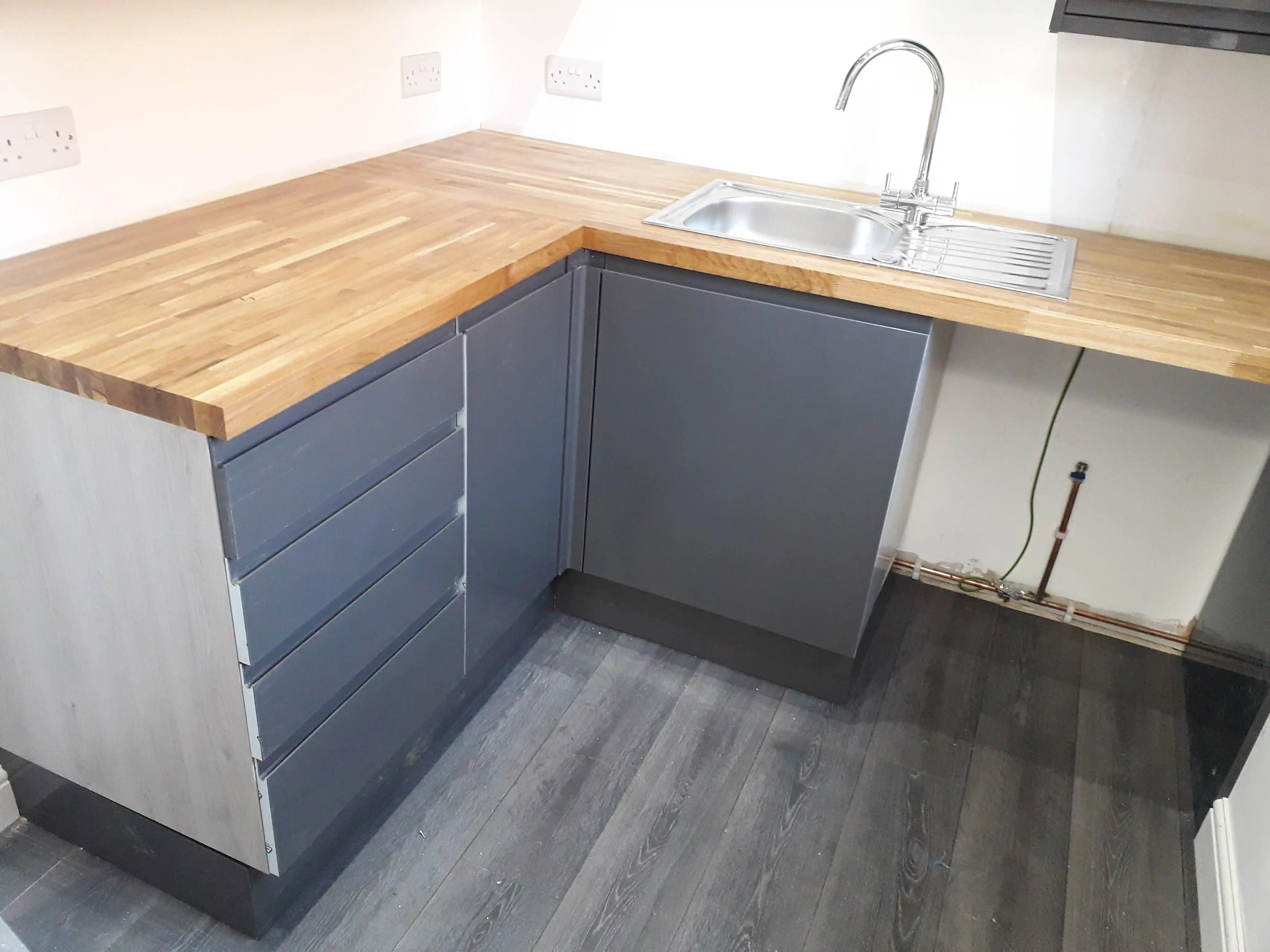 Examples of our company using joinery techniques to construct house extensions, bespoke furniture, wardrobes and media walls.