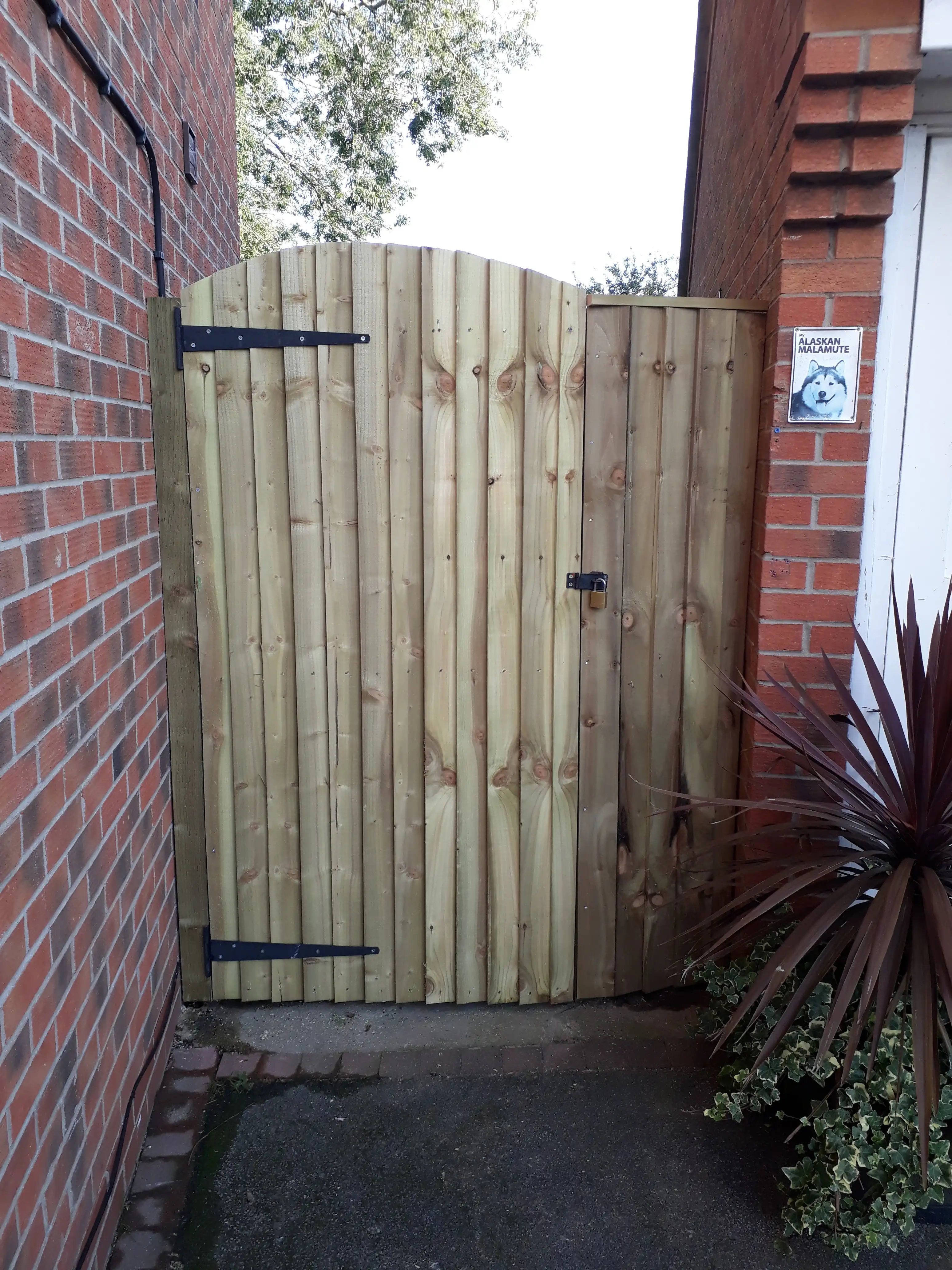 Examples of our company using joinery techniques to construct house extensions, bespoke furniture, wardrobes and media walls.