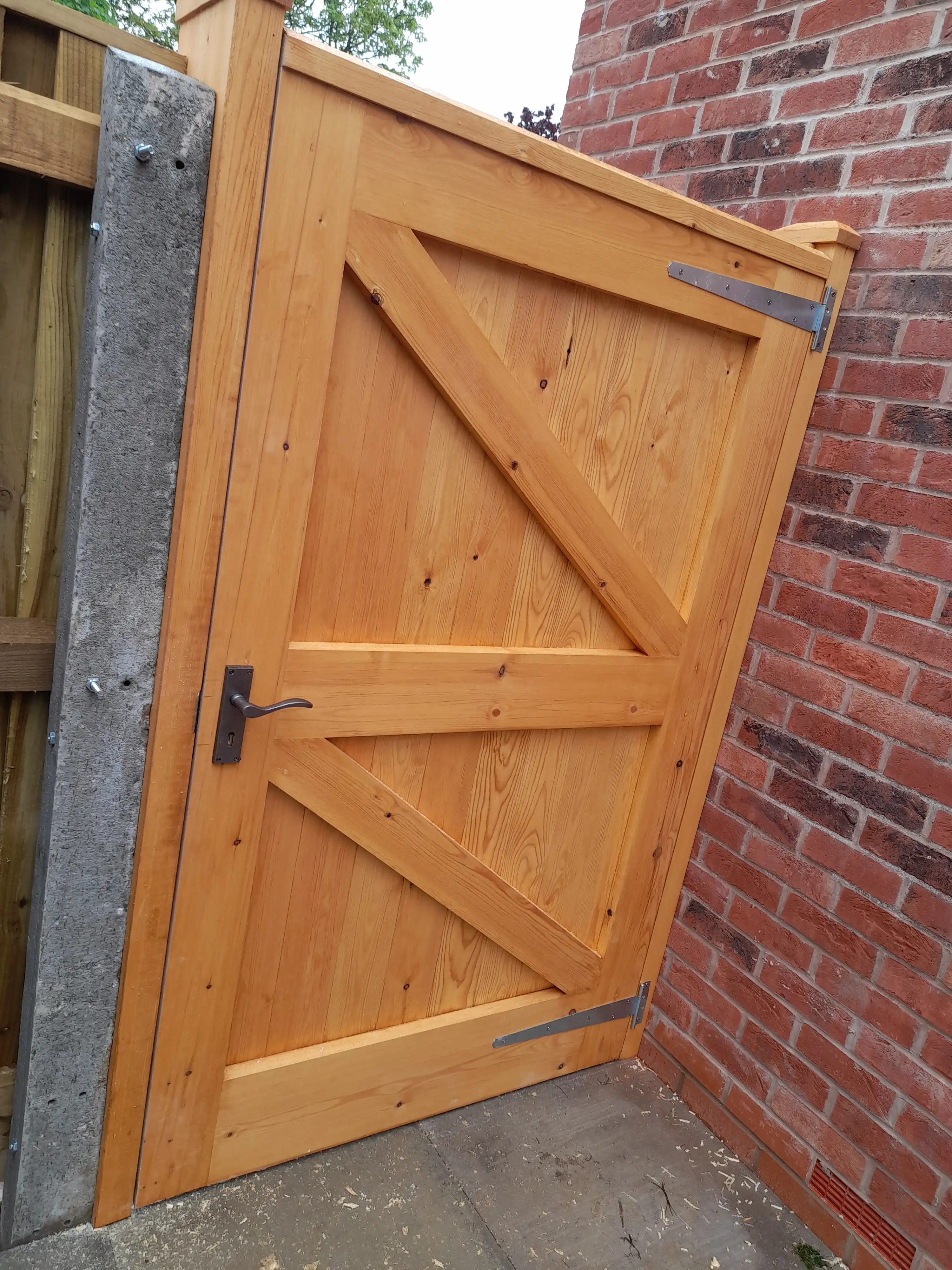 Examples of our company using joinery techniques to construct house extensions, bespoke furniture, wardrobes and media walls.