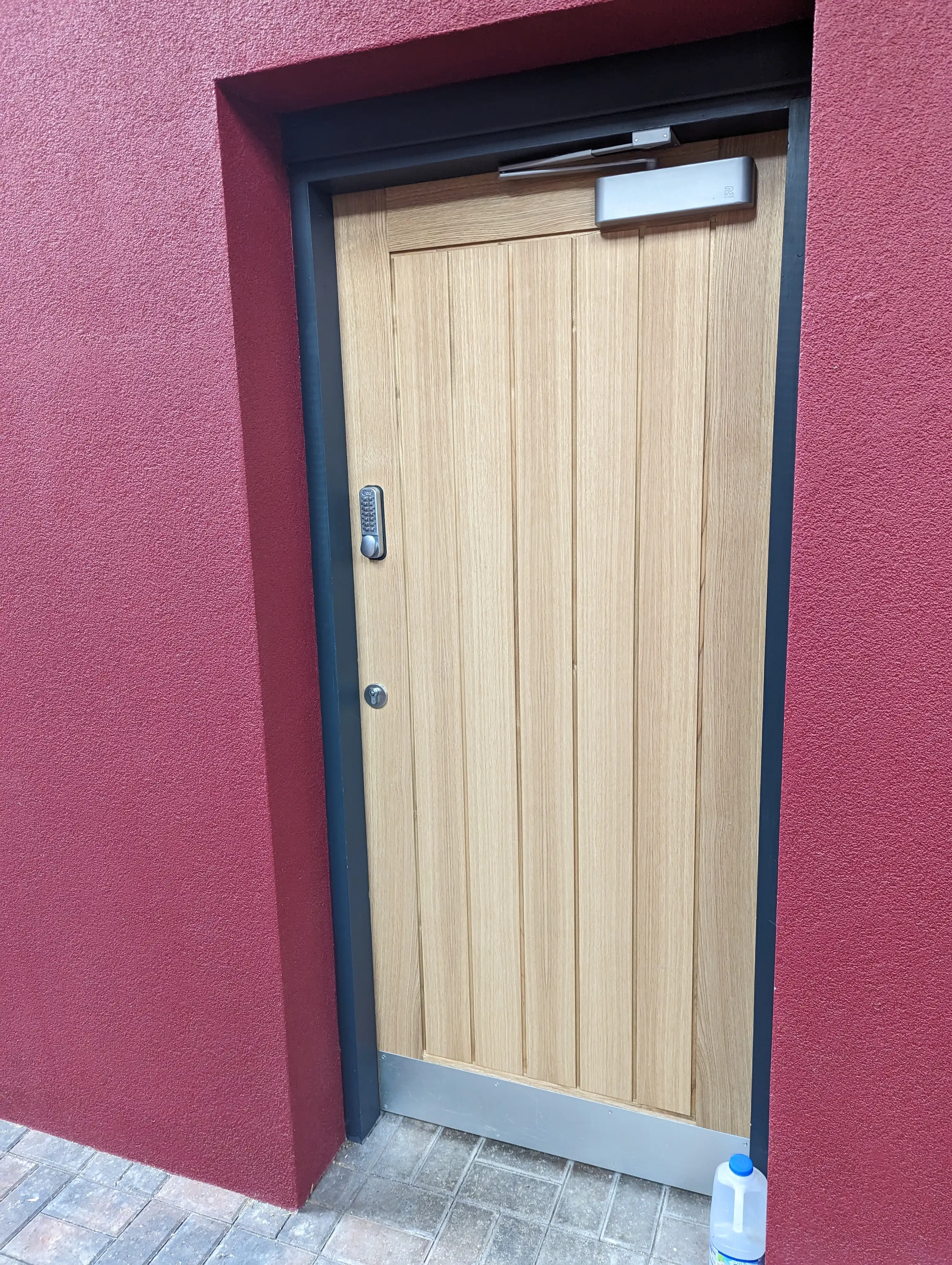 Examples of our company using joinery techniques to construct house extensions, bespoke furniture, wardrobes and media walls.