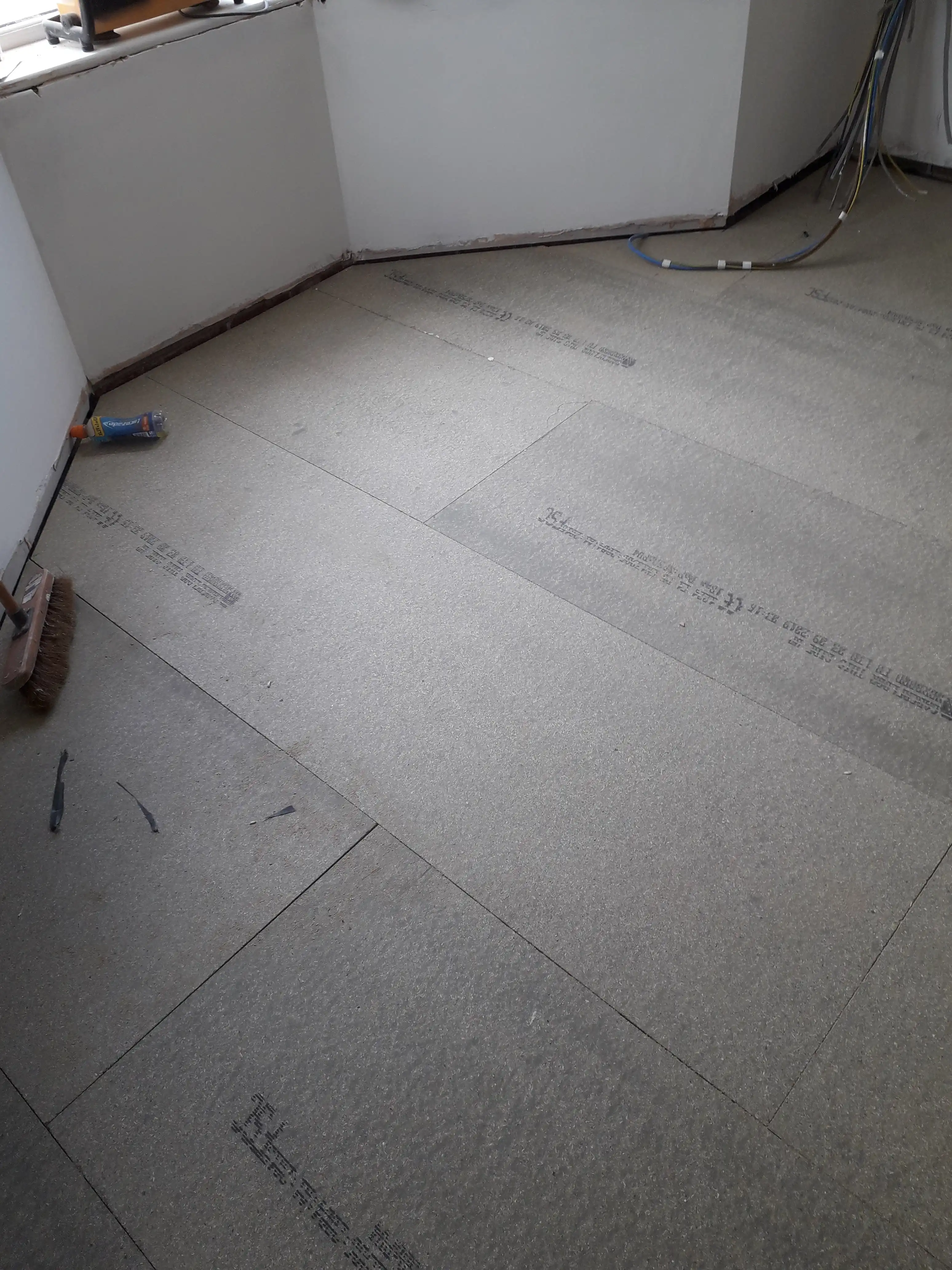 Examples of our company using joinery techniques to construct house extensions, bespoke furniture, wardrobes and media walls.